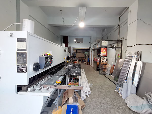 店內(nèi)環(huán)境-吉林市學(xué)軍不銹鋼加工有限公司